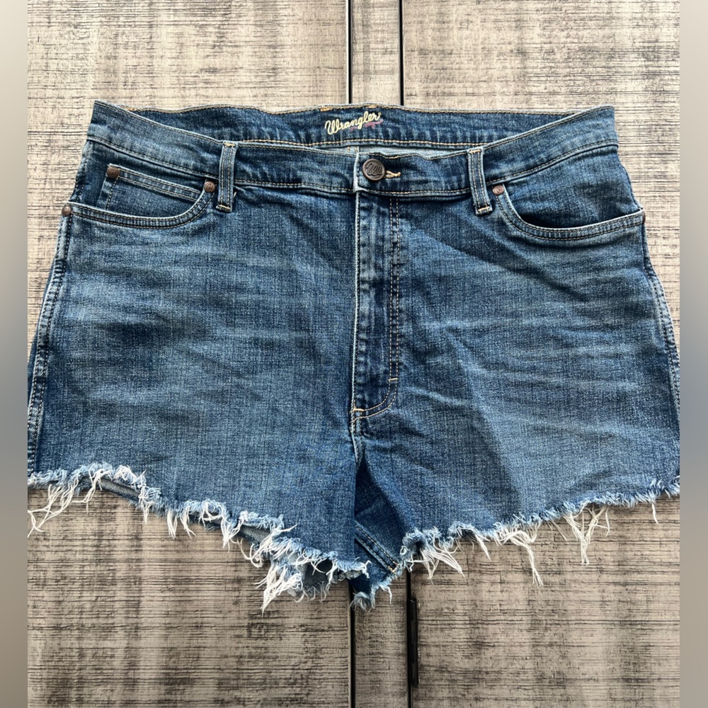 Wrangler Woman’s Retro High Rise Cut-Off Short Blair